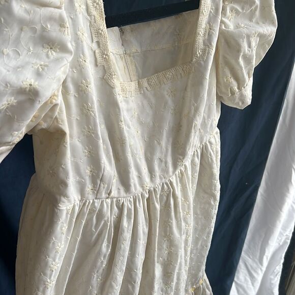 1970's Wedding Dress, Vintage White Eye-lit details, yellow ribbon, Size Medium - Picture 6 of 14